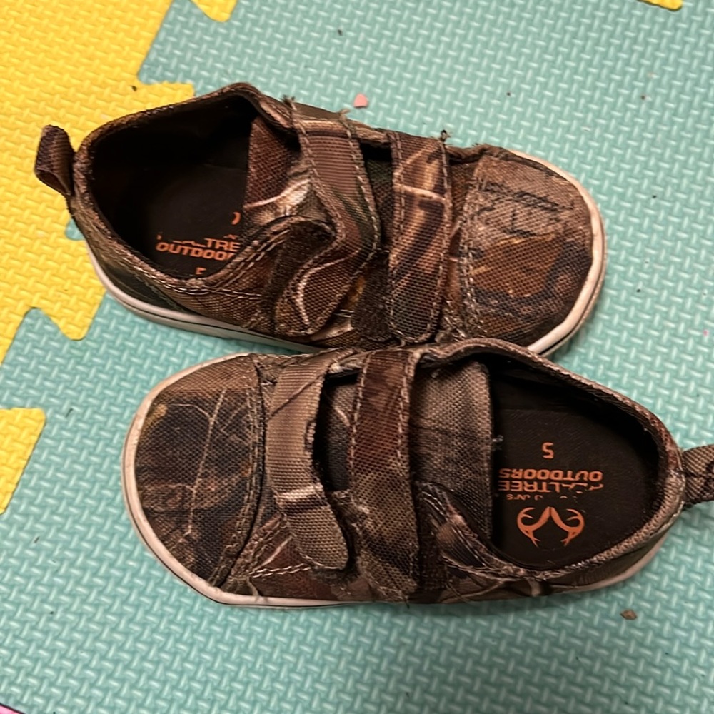 Real tree toddler size 5 shoes